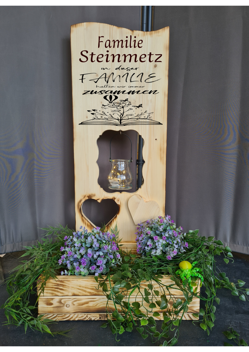 Holzaufsteller Holzschild breit mit Blumenkasten, in dieser Familie halten wir zusammen