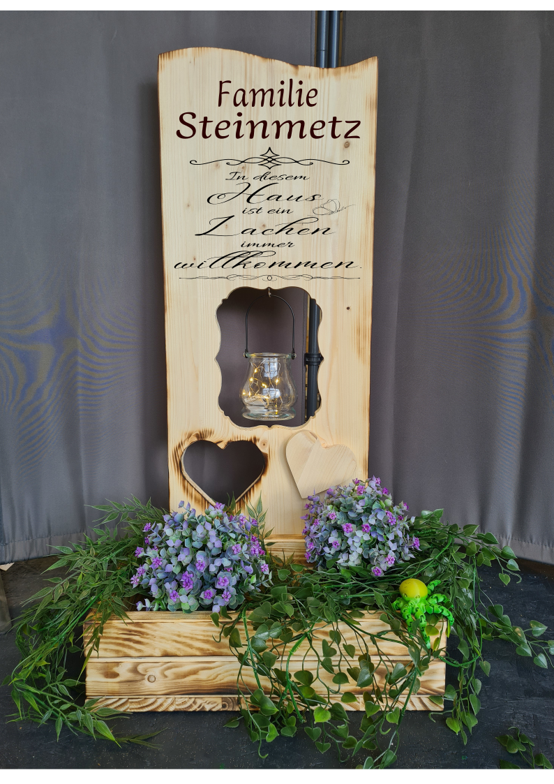 Holzaufsteller Holzschild breit mit Blumenkasten, in diesem Haus ist ein Lachen immer willkommen