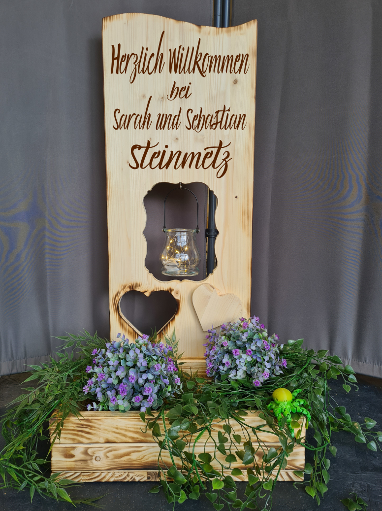 Holzaufsteller Holzschild breit mit Blumenkasten, Herzlich willkommen bei