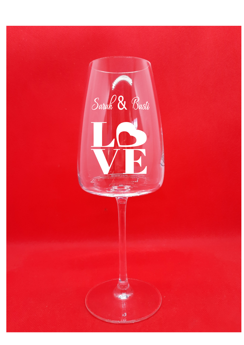 Personalisiertes Weißwein Glas mit Gravur "Love" mit Namen