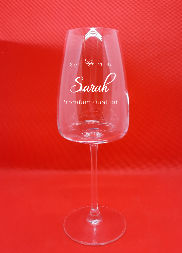 Personalisiertes Weißwein Glas mit Gravur "Premium Qualität" mit Namen und Jahreszahl