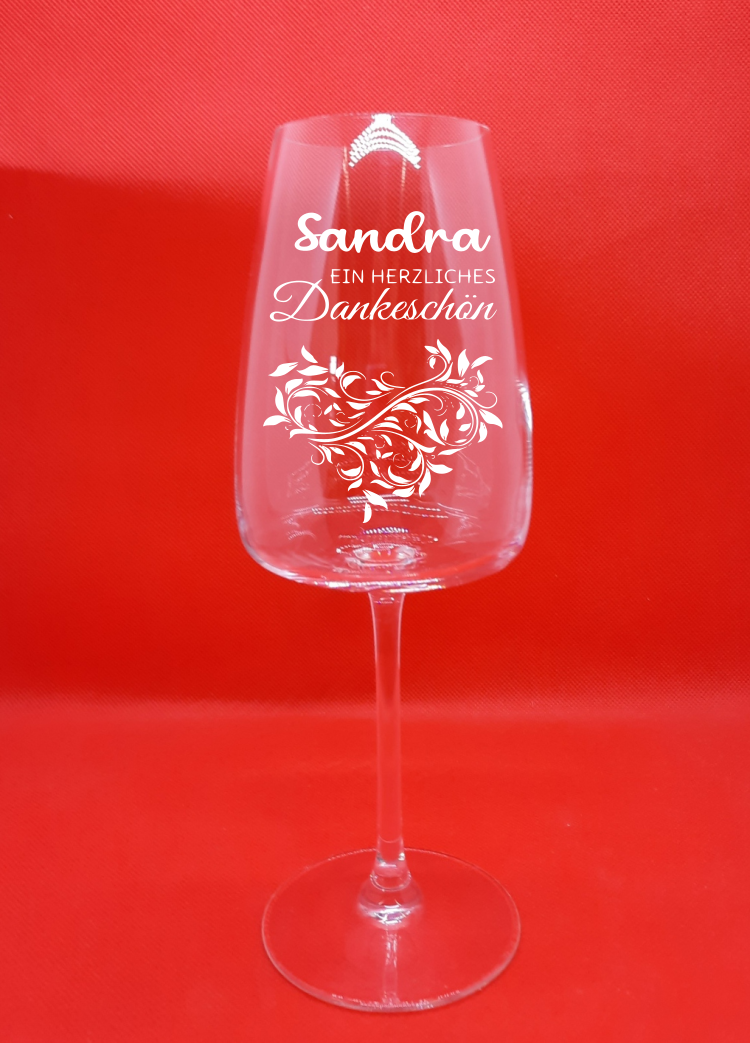 Personalisiertes Weißwein Glas mit Gravur "Ein herzliches Dankeschön" mit Namen