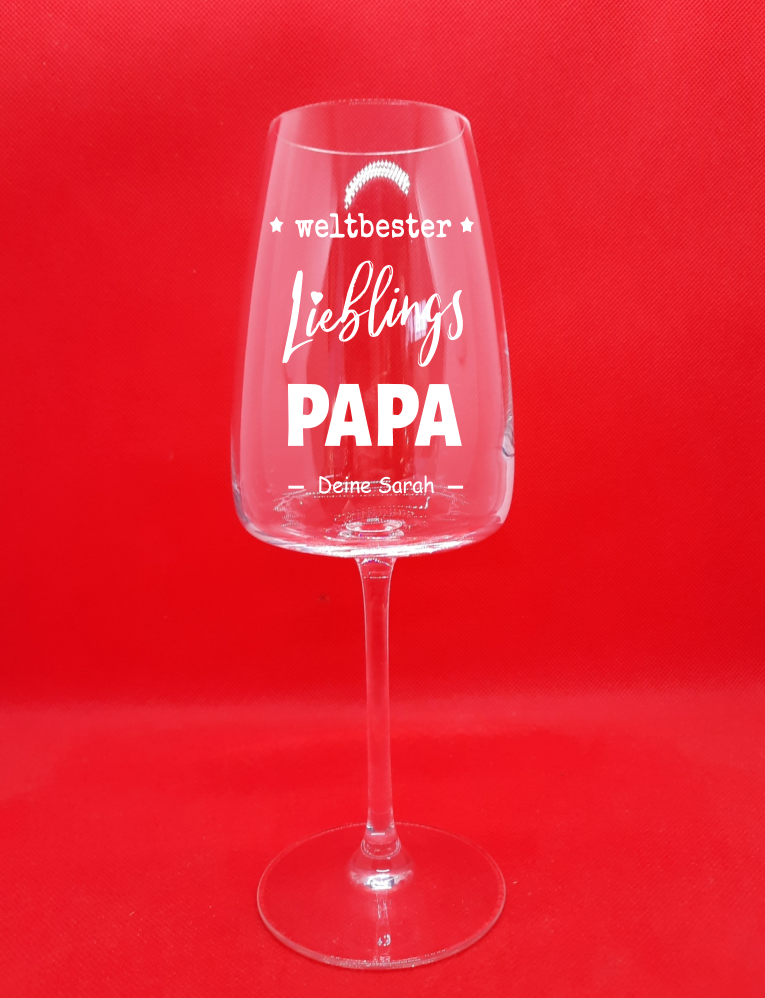 Personalisiertes Weißwein Glas mit Gravur "Weltbester Lieblings Papa" mit Namen