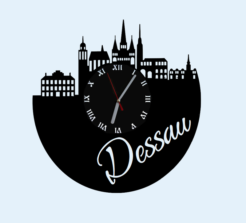 Extravagante Skyline LED Wanduhr, Motiv "Dessau"